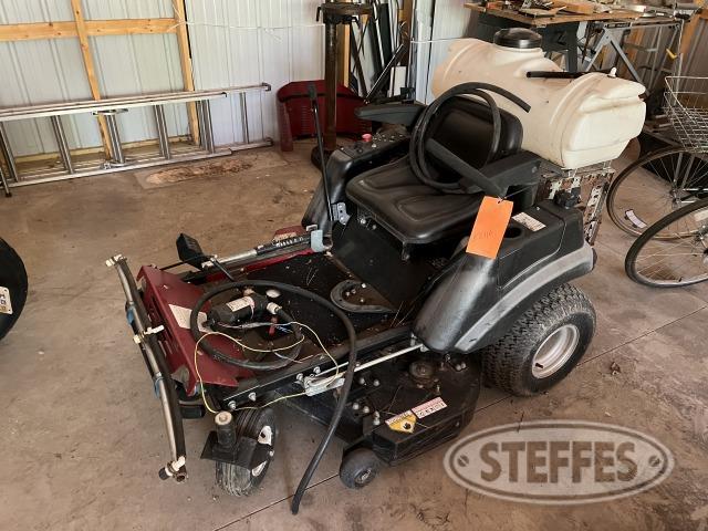 Residential zero turn lawn tractor